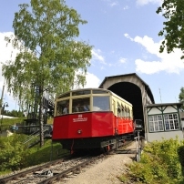 Frbelstadt Oberweibach mit Frbelturm und -museum sowie Bergbahn