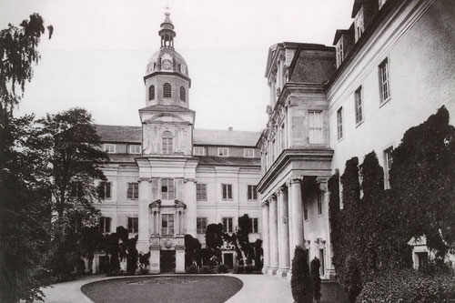  Innenhof des Schlosses um 1900 